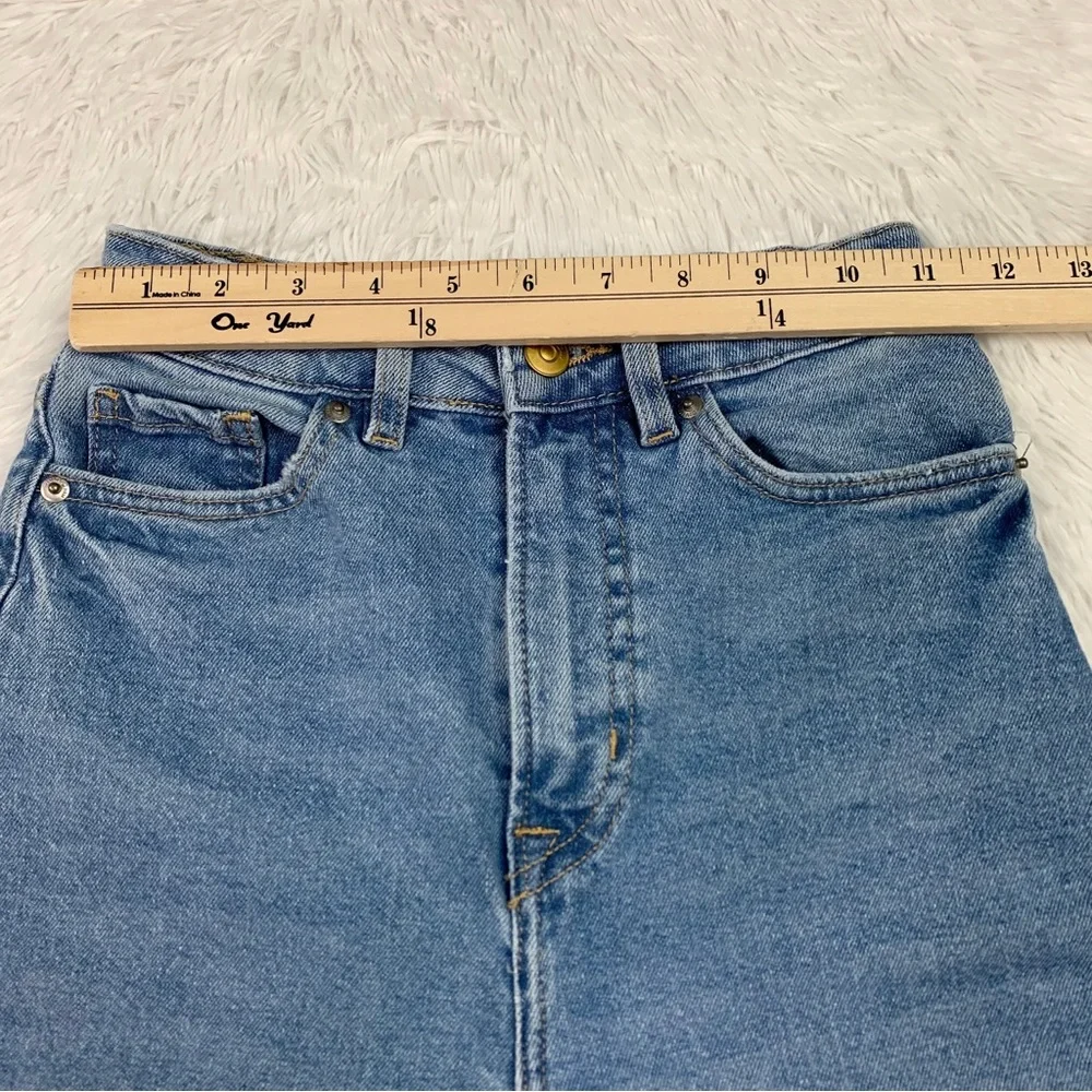 H&M Divided high rise‎ tapered leg blue jeans